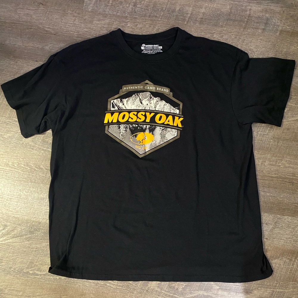 Mossy Oak t-shirt.